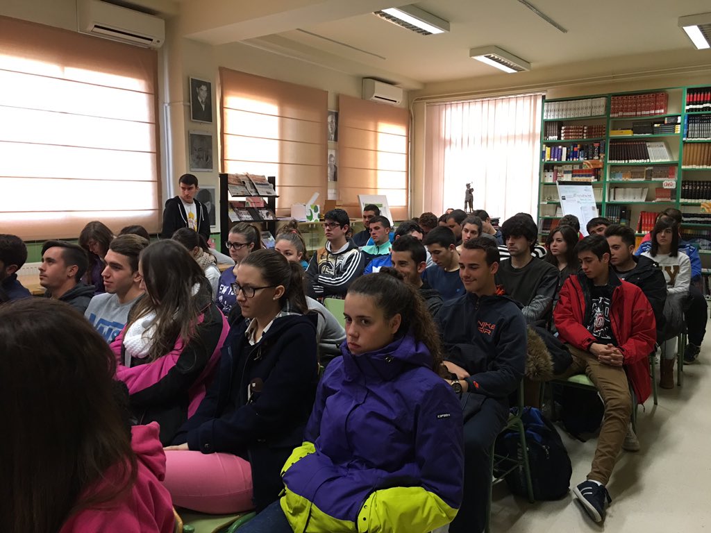 dguerreroramos's tweet photo. El IES Aricel celebra hoy el Día de la Constitución con @higinioalmagro @JavierMilena @alboloteinforma https://t.co/rClAZXNbBv