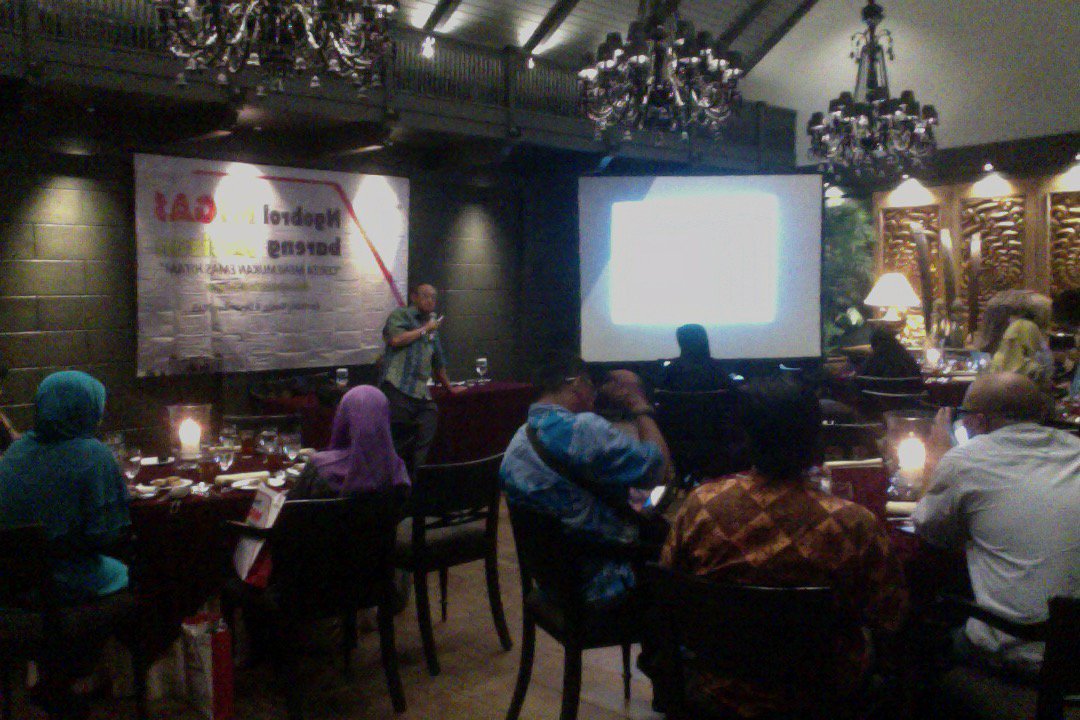 Saat ini Bpk Elan Biantoro sedang bercerita tentang profil kondisi geologi Indonesia #MembesarkanBangsa