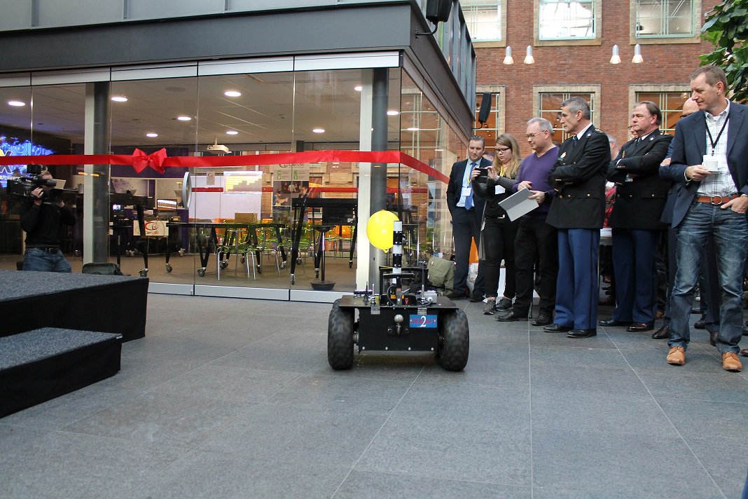 Politieacademie's tweet photo. The iX geopend, de toekomst is vandaag! #IX2015 #politieacademie #innovatie https://t.co/ZvEv3cGCIA