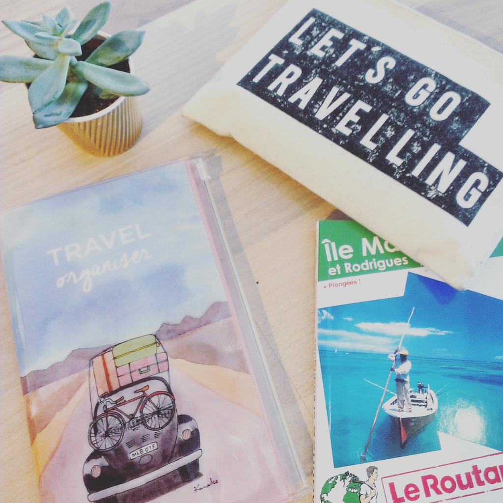 TourdumondeFR's tweet photo. Allez hop on refait les valises pour @Easyvoyage ! Maurice nous voilà ! #testeursdevacances https://t.co/2p9vH5tNzv