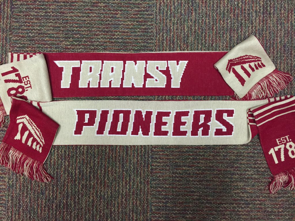 _CrimsonCrazie's tweet photo. .@Transy: Scarves are selling quickly! Don't miss out on the perfect holiday gift! See @dunaway_kyle in Beck. https://t.co/qYSaTyNbB1