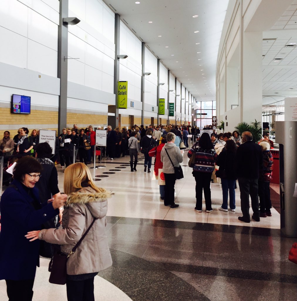 MorganJonesArt's tweet photo. The crowds are rolling in for Day 2 of my 6 stay stint at the One of a Kind Show. #OOAKX15 https://t.co/mvxFGHGqcv