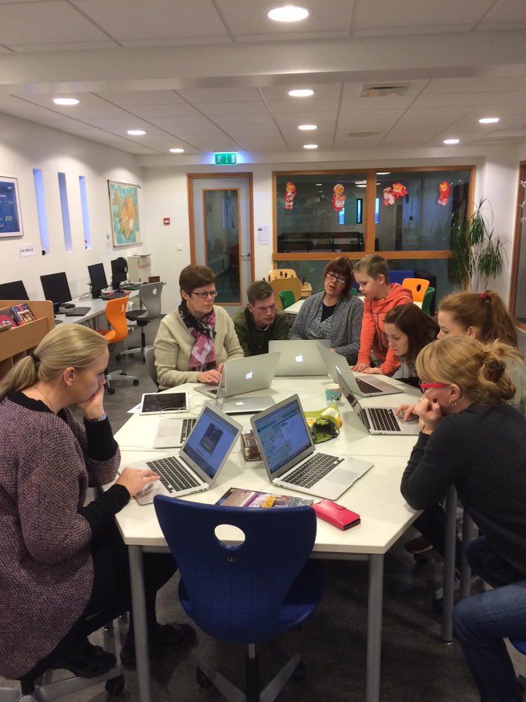 Hour of code undirbúningur í Árskóla - næsta vika verður spennandi. Allir að forrita #menntaspjall