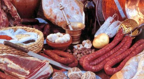 ¡Del cerdo hasta los andares! Feria de la Chacina en #Benaoján, #Málaga. buff.ly/1SBErQ2