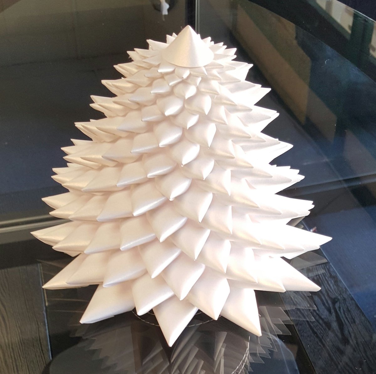 WPFlowerDesign's tweet image. Love that Christmas tree.We decorating furniture shop.
#christmasdecorations  #shopdisplay #paperflowerdecorations