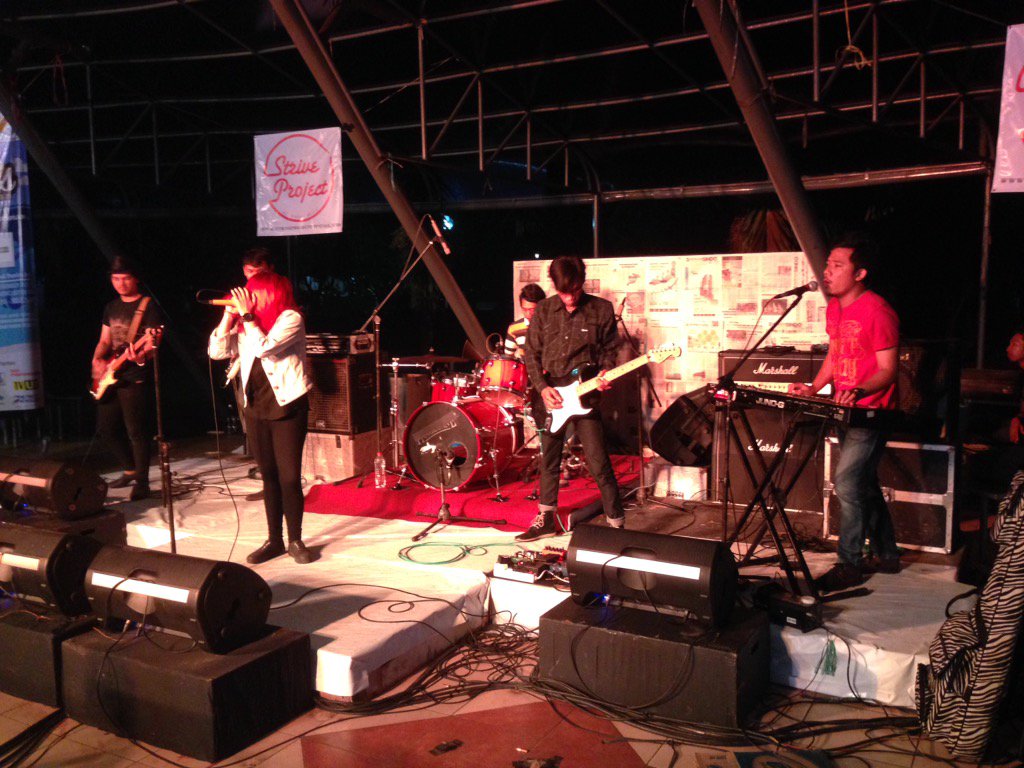 @tuffaisband now on stage! #senandungdalmkabut #striveproject  #FIBUI  #Depok #Gigs #depokgigs