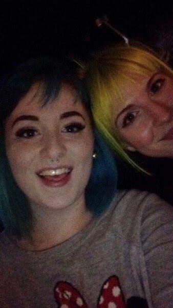 New photos of Hayley w/ a fan ❤️‍