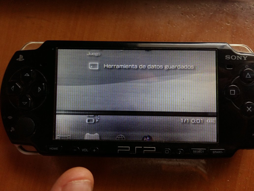 AcidSnakeDev's tweet image. Can someone help me fix my 2K? It needs a new screen.