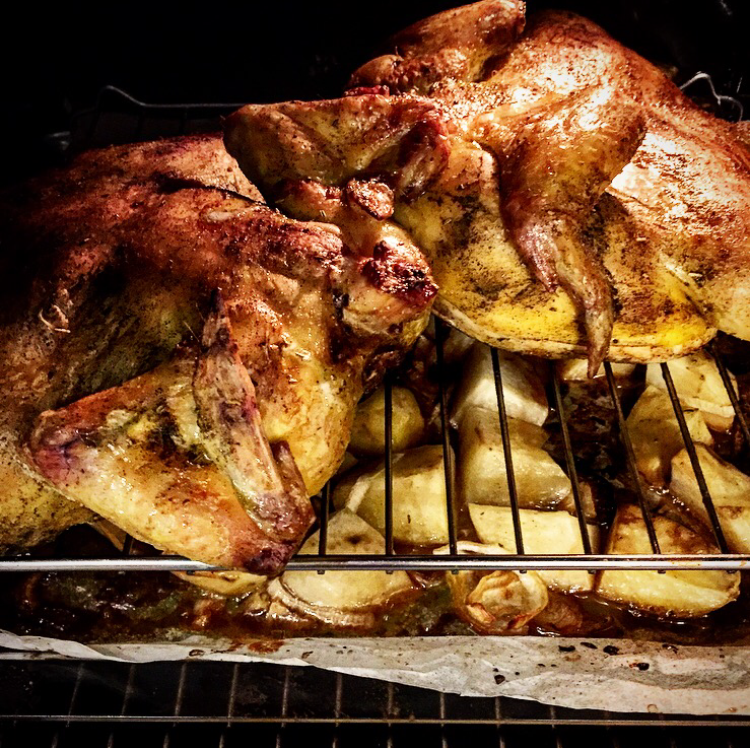 TiniChef's tweet image. Who doesn't love roast #chicken?! Discover my #recipe, try it and let me know. bit.ly/1N0SPzL
