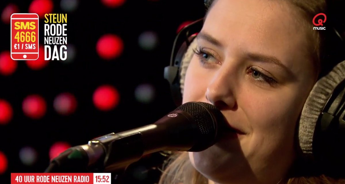 PascalDeBacker's tweet photo. Zojuist @Qmusic_BE,@MaaikeOuboter tbv @rodeneuzendag met "Dat ik je mis" bij @HeidiVanTielen & @sam_debruyn #SMS4666 https://t.co/WmxaOpqGCO