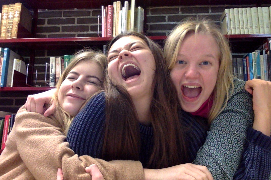 2bIack4u's tweet photo. laughing with friends #lunch #library #twitterhangout @sextrid @annambornkessel https://t.co/rW07fACjfO
