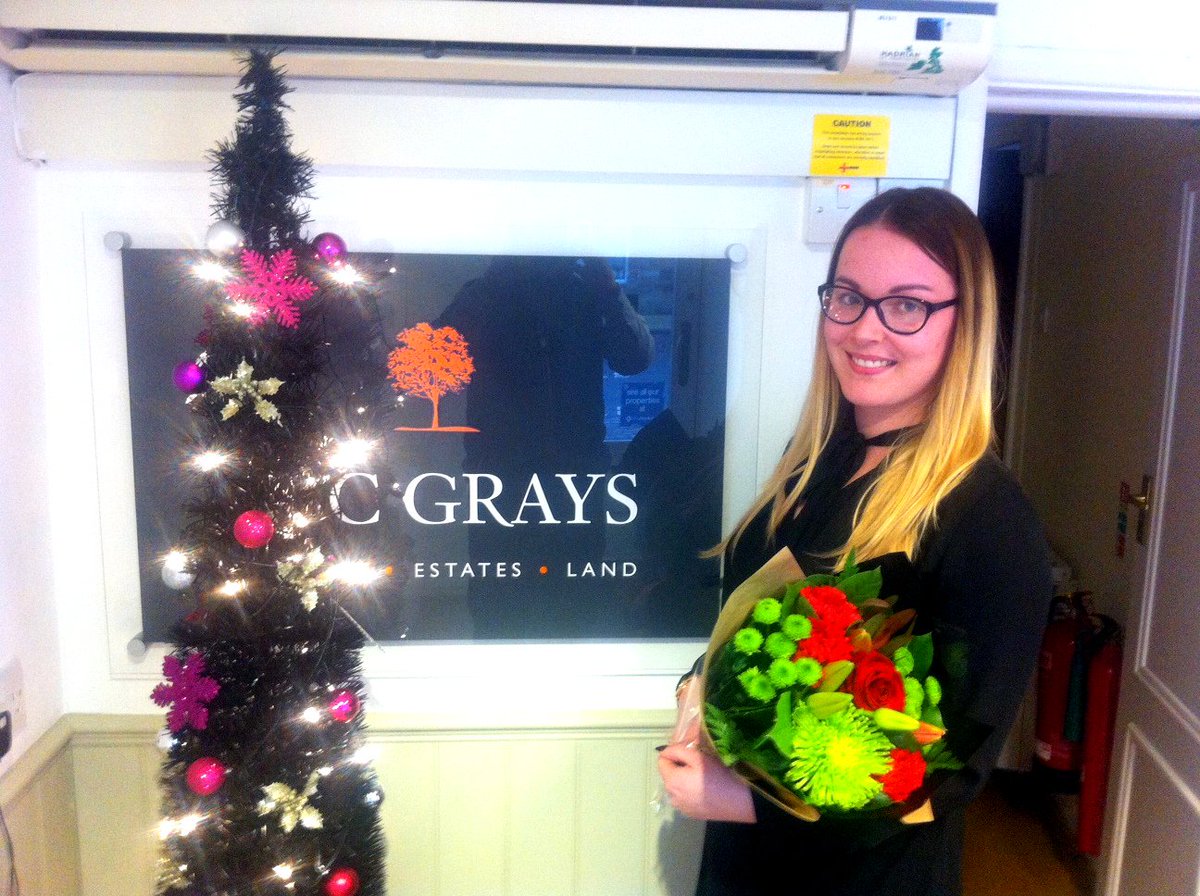 GSC_Grays's tweet photo. Our lovely #Stokesley negotiator Nicole, has received these beautiful flowers from a happy Landlord! #happyfriday https://t.co/95v4qMUeDN