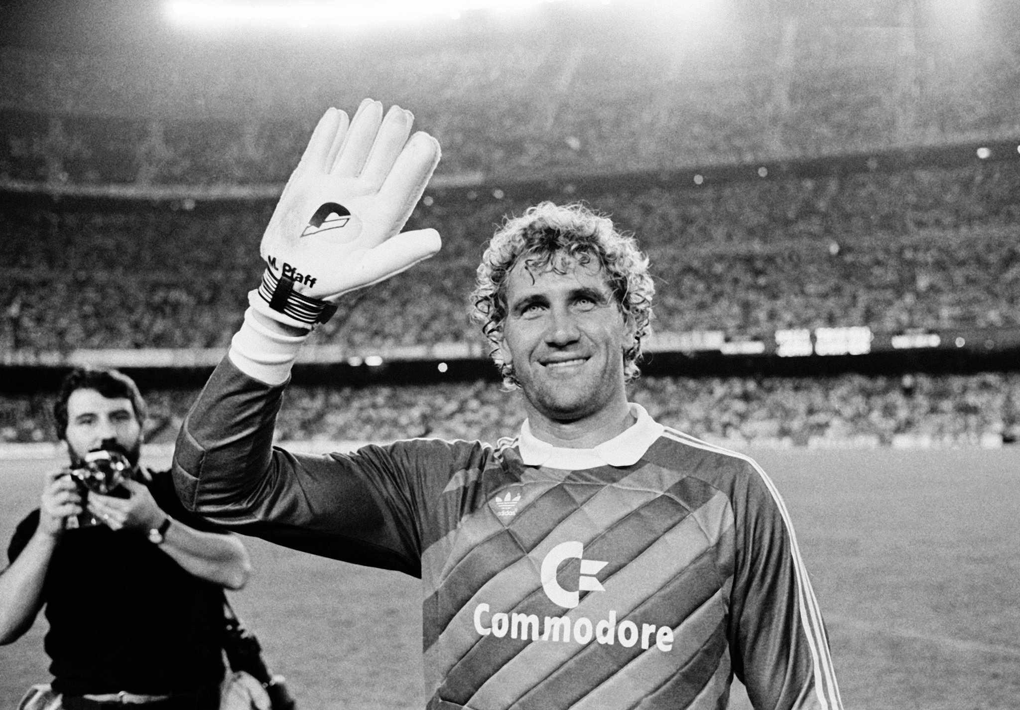 Happy 62nd birthday to former Bayern and Belgium keeper Jean-Marie Pfaff. A remarkable life:  