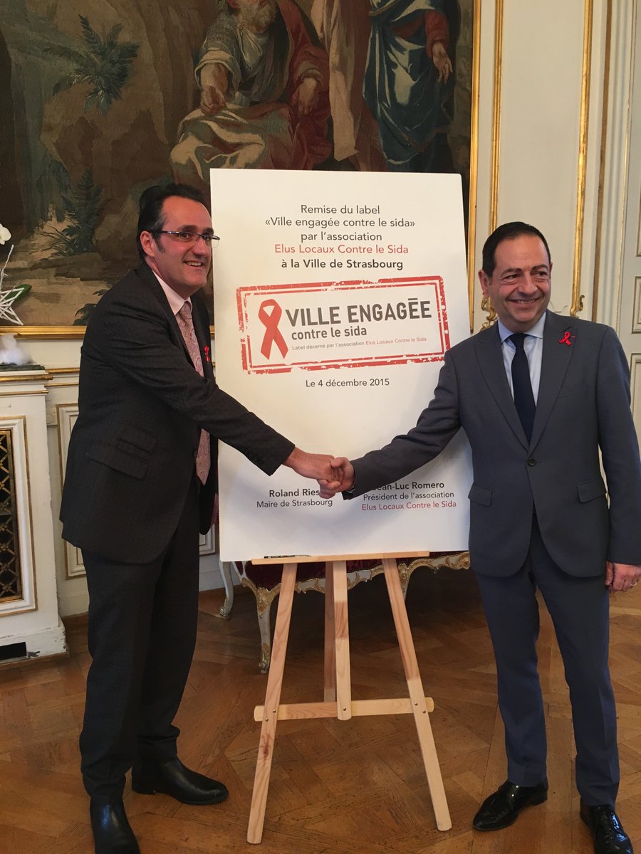 ElusContreSida's tweet image. Signature de la remise du label #VilleEngagéeContreleSida entre M. Feltz et @JeanLucRomero à #Strasbourg ! #sida