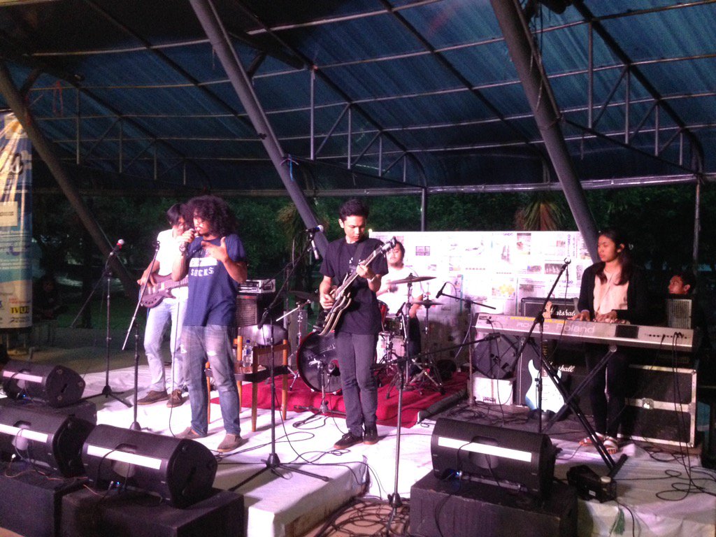 Break the beat! Now on Stage #HipHopAfterHours at#FIBUI #striveproject #senandungdalamkabut  #DepokGigs