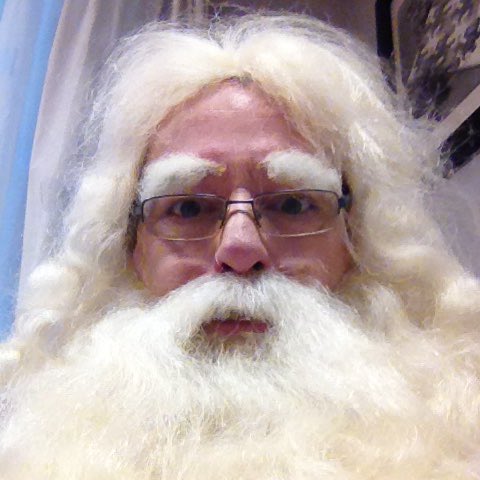 NiekdeKruif's tweet photo. Sinterklaas bezoekt de #wilhelminaschool in Hilversum en heeft het heerlijk. Wat kijkt 'ie streng... #proceon https://t.co/sXf2iaobmC