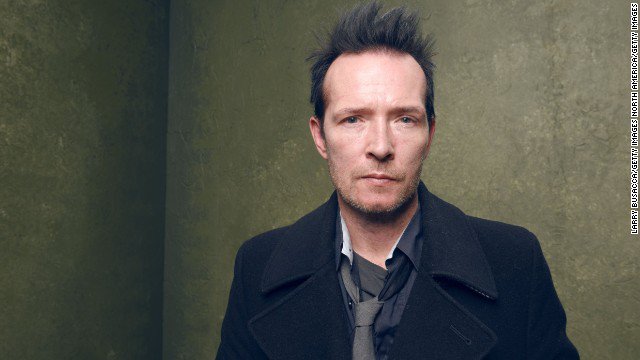 CNN's tweet photo. Scott Weiland, of Stone Temple Pilots and Velvet Revolver, has died https://t.co/dNNrBQs53z https://t.co/lqsB1Z9jgK