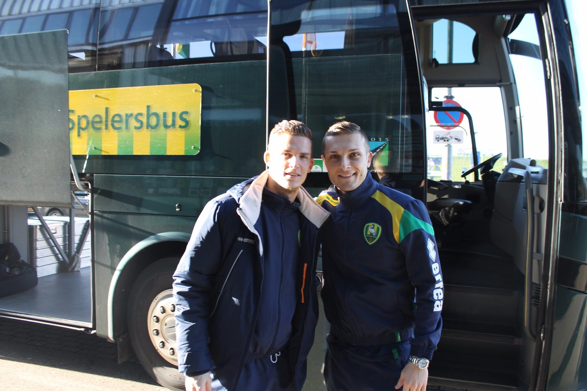 ADODenHaag's tweet photo. De selectie is vertrokken, vanavond om 20.00 uur trappen we af tegen AZ. RT = Succes mannen! #azADO #ComeOnTheHague! https://t.co/ujl7HaB1fd