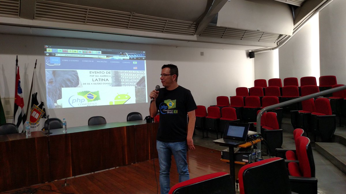 rogeriopradoj's tweet photo. Abertura #phpconferencebr @galvao lembrando das comunidades #php \o/ #phpsp #phppb #phprs #rumoazce e todo mundo! https://t.co/ixxy1RenpX