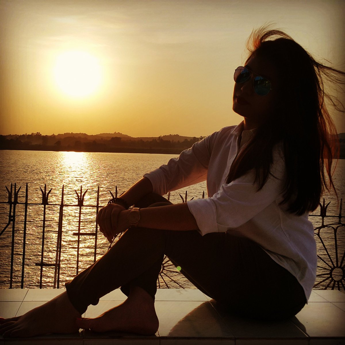 shinepink88's tweet photo. Beautiful sunset &amp; me with Ayeyarwaddy river https://t.co/pt34J8ogv5