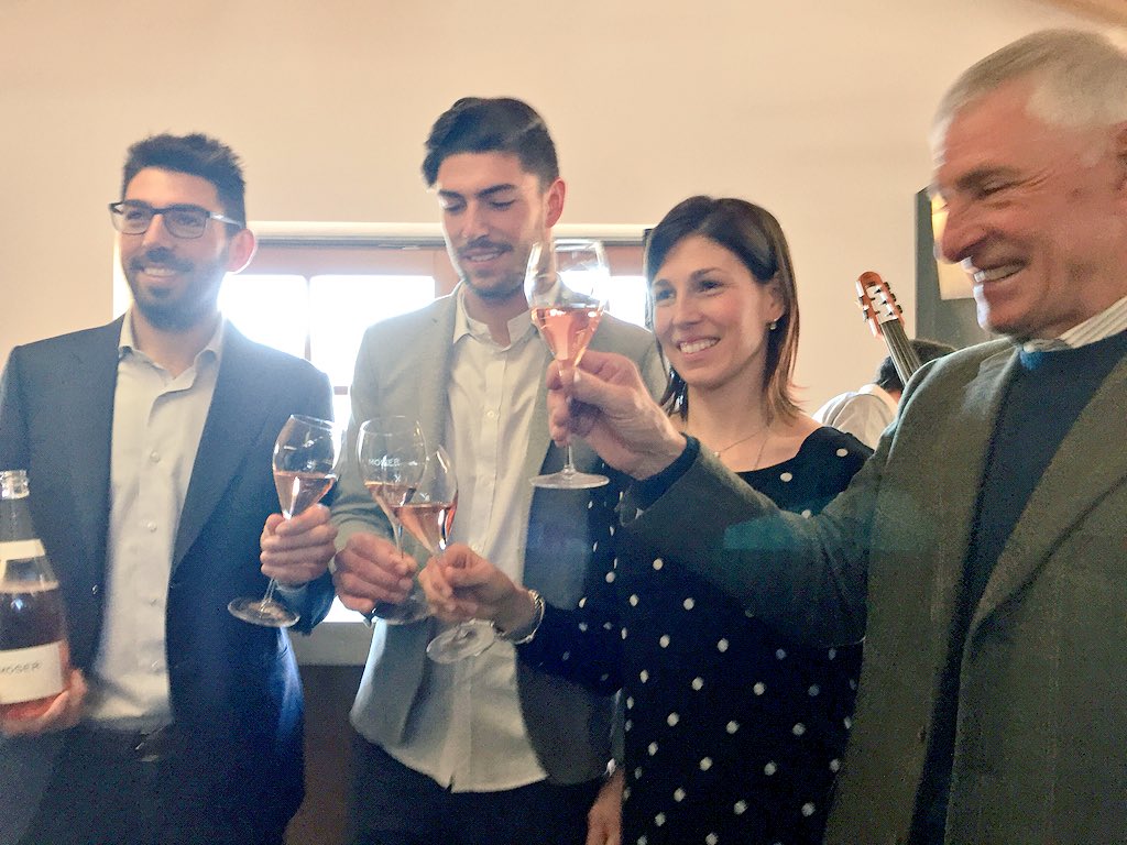 DegustaTrentino's tweet photo. #moser #cantinemoser #bollicinedimontagana #trentodoc #rosèMoser #51Moser #TrentodocBollicine@cantinemoser https://t.co/TZU8WkW1PV