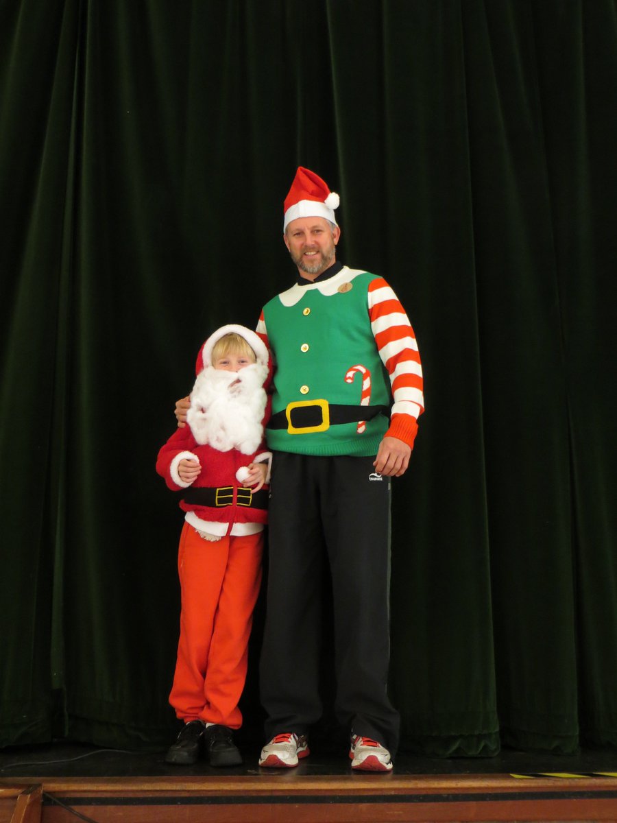 aldrojuniors's tweet photo. Even Father Christmas and his 'little' helper came too! #Christmas #family #charity #homeclothesday #emasithandane https://t.co/dHaVYDHTAK