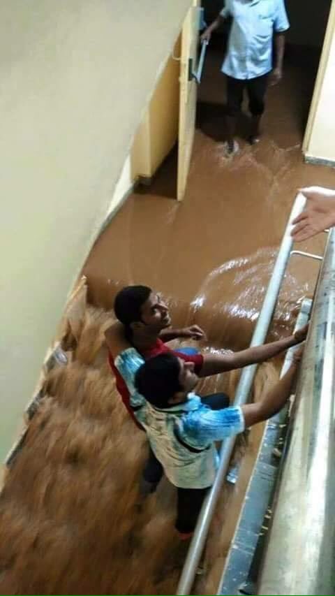 hardik7484's tweet photo. Domestic arrival of rains in chennai airport!
Chennai airport declared closed until 6th Dec.

Pray for Chennai! https://t.co/srwDFGfNiI