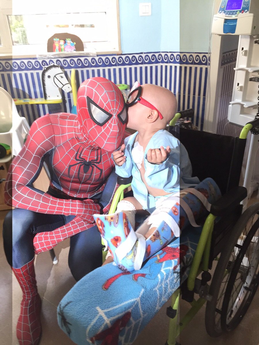 edubalboa_cops's tweet photo. @ristomejide spiderman visita a l@s niñ@s con cáncer por todos los hospitales de España en su tiempo libre https://t.co/ZX1ZeQZVvJ