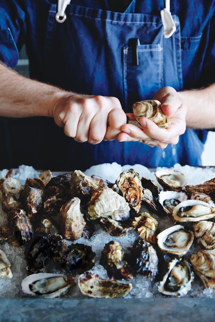 Vier het weekend in stijl met oesters en wijn tijdens onze Happy Oyster Hour! facebook.com/events/1250555… … … … #oysters