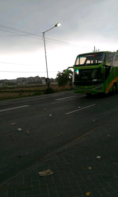 rizky_cokk's tweet photo. Malang-jakarta.sore td di lamongan.#gunung_harta #ayonaikbis #BisMania #setra #adiputo @SukaFotoBis @GHarta_Lovers https://t.co/7mFBu0zVbL