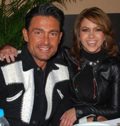 kelly_kams's tweet photo. Amo esta pareja... @LuceroMexico e #FernandoColunga son perfectos juntos😍😍😍❤❤❤ # AmoMuito #MeusReis #BrasilAmaVoces https://t.co/4DdZKhcj2d