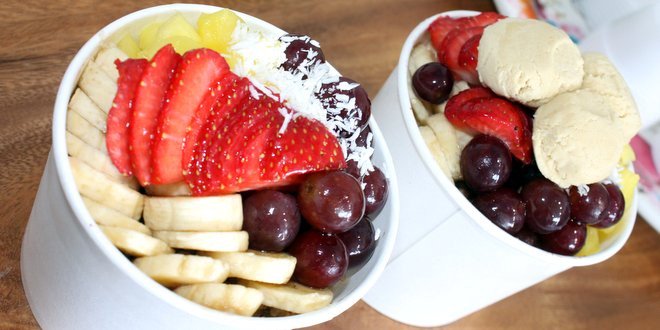 poohko_hawaii's tweet photo. とにかくでかいの!具沢山のアサイボウルはローカルに大人気!「ハイ・クレイビングス」Acai bowl from #hicravings https://t.co/4Xd7C7o6iM https://t.co/XdXG3c7KVx #Hawaii #ハワイ #acaiBowl
