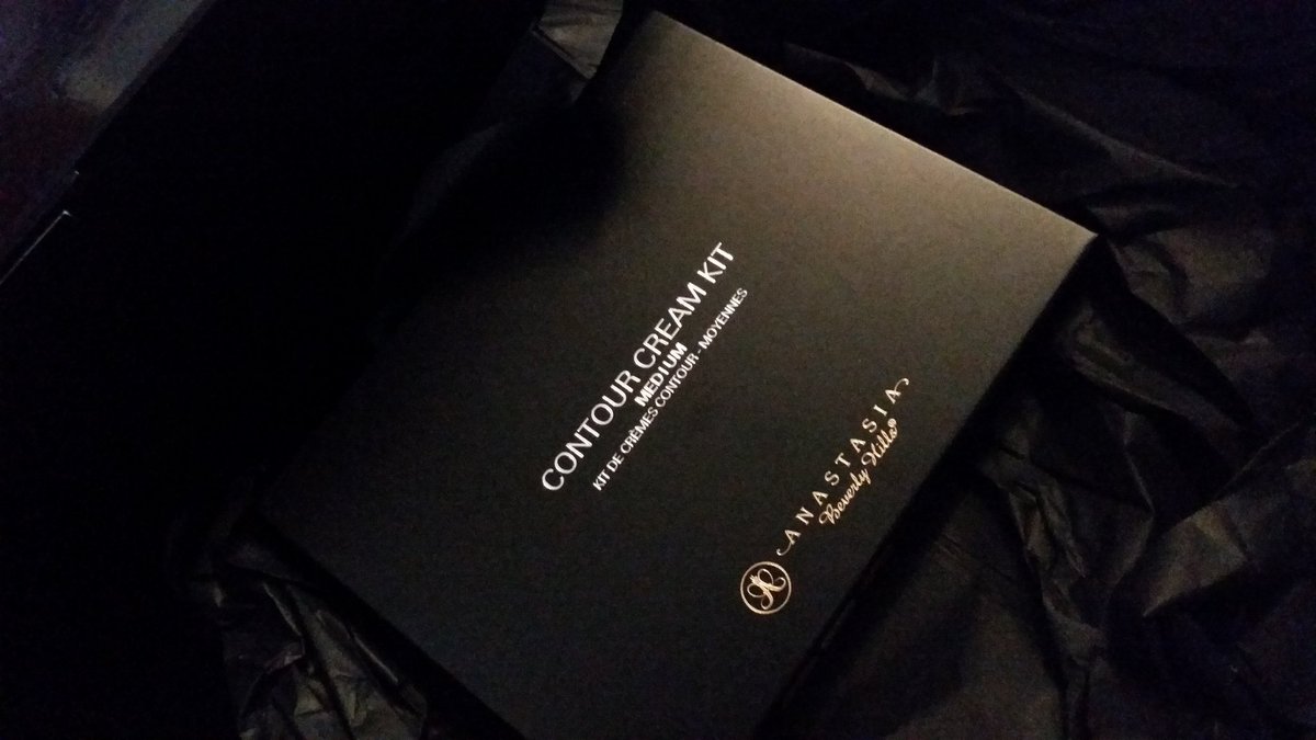 tonikaC4Ent's tweet photo. Yaaaaas! Your 2nd gift has arrived💃..have a lovely time in Dam &amp; see you when you get back 😘 love ya @desreesamuels https://t.co/HNcOz3p1Sm