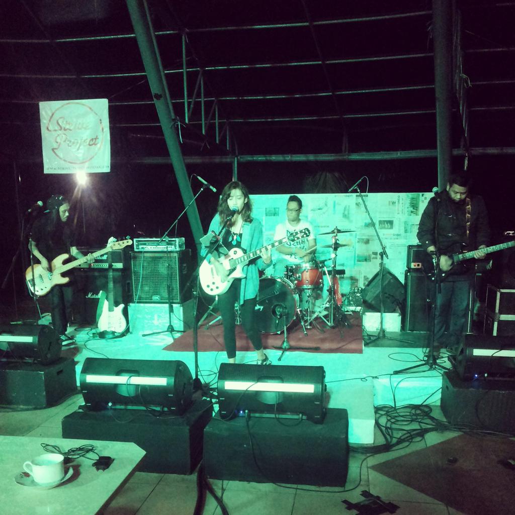 NOW SHOWING! ELANA #senandungdalamkabut #striveproject #FIBUI #Depok #Gigs #Elana