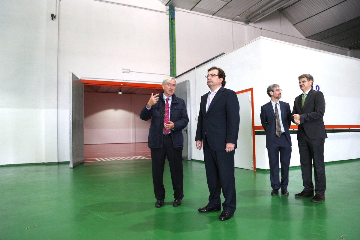 Junta_Ex's tweet photo. El presidente de la Junta de Extremadura, @GFVara,  en la “Planta de Tratamiento de Residuos Peligrosos” #Cáceres https://t.co/1DvKXpIyMp