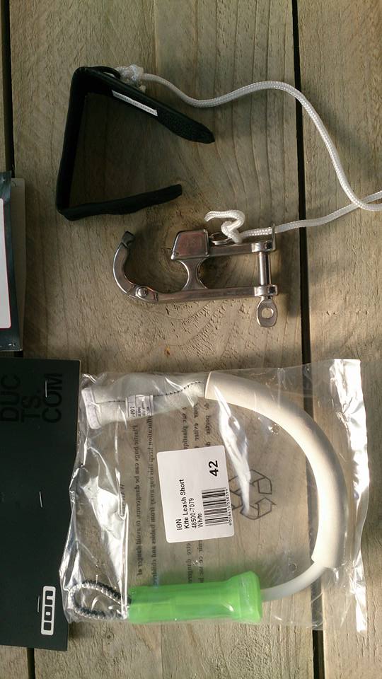 KiteTender's tweet photo. safety #kitetender, use the shortlease #ION and the #quickrelease to hook #chickenloop just wear it https://t.co/BHgj7S8xBp
