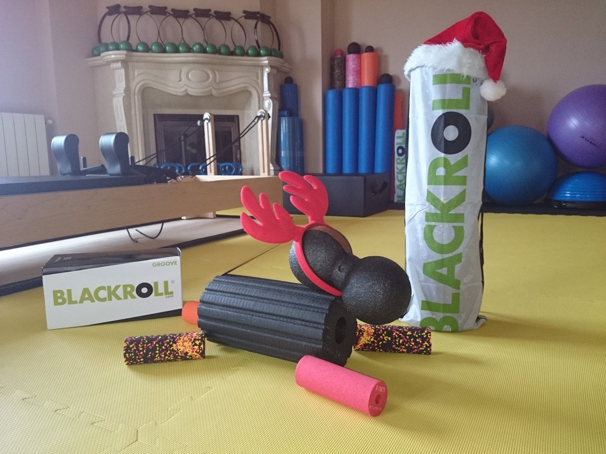 Alma_Pachon's tweet photo. Feliz navidad os desea el #reno de #fisiocastrosport hecho con mis #blackroll preferidos #duoball  #blackrollgroove. https://t.co/LRgKcasvWC
