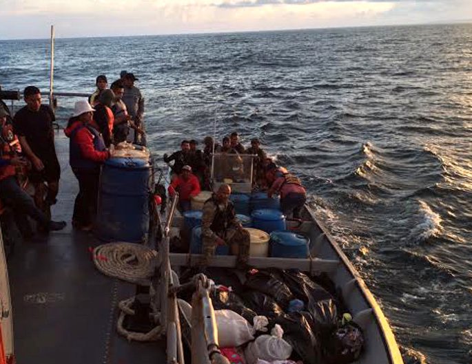 Educadores sufren al llevarlos a áreas de difícil accso y a los cubanos los quieren llevar gratis con mis impuestos.