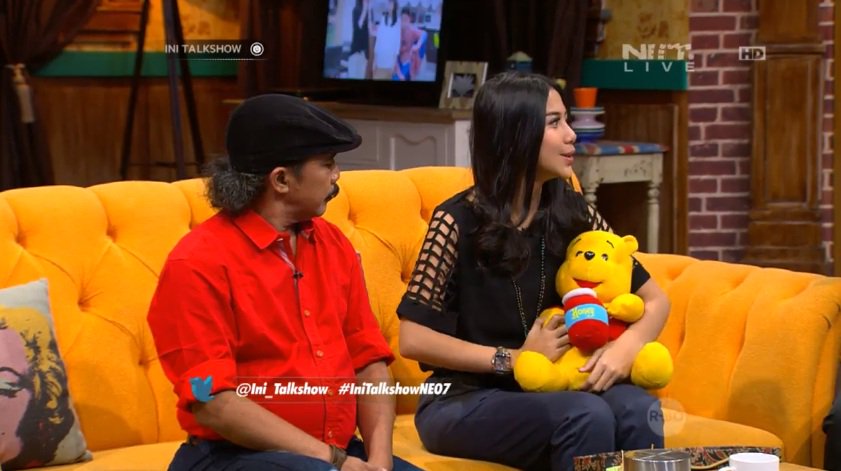 Kata <a href="/corbuzier/">Corbuzier</a>, boneka <a href="/Adindathomass/">adinda thomas</a> itu Teddy the pooh.. Hihihi.. @Ini_Talkshow