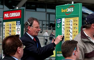 How Bet365 will make money from the Arsenal vs Sunderland game this weekend - blog.runlastman.com/how-bet365-mak…