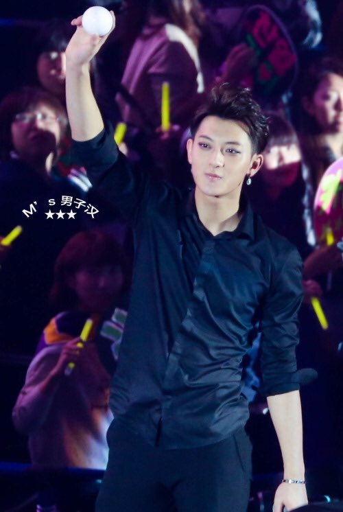 OmOOEXO's tweet photo. Gosh how I miss you #Tao #ztao #exo #exoTLP 😢💖💜 https://t.co/kFCZH8b99G