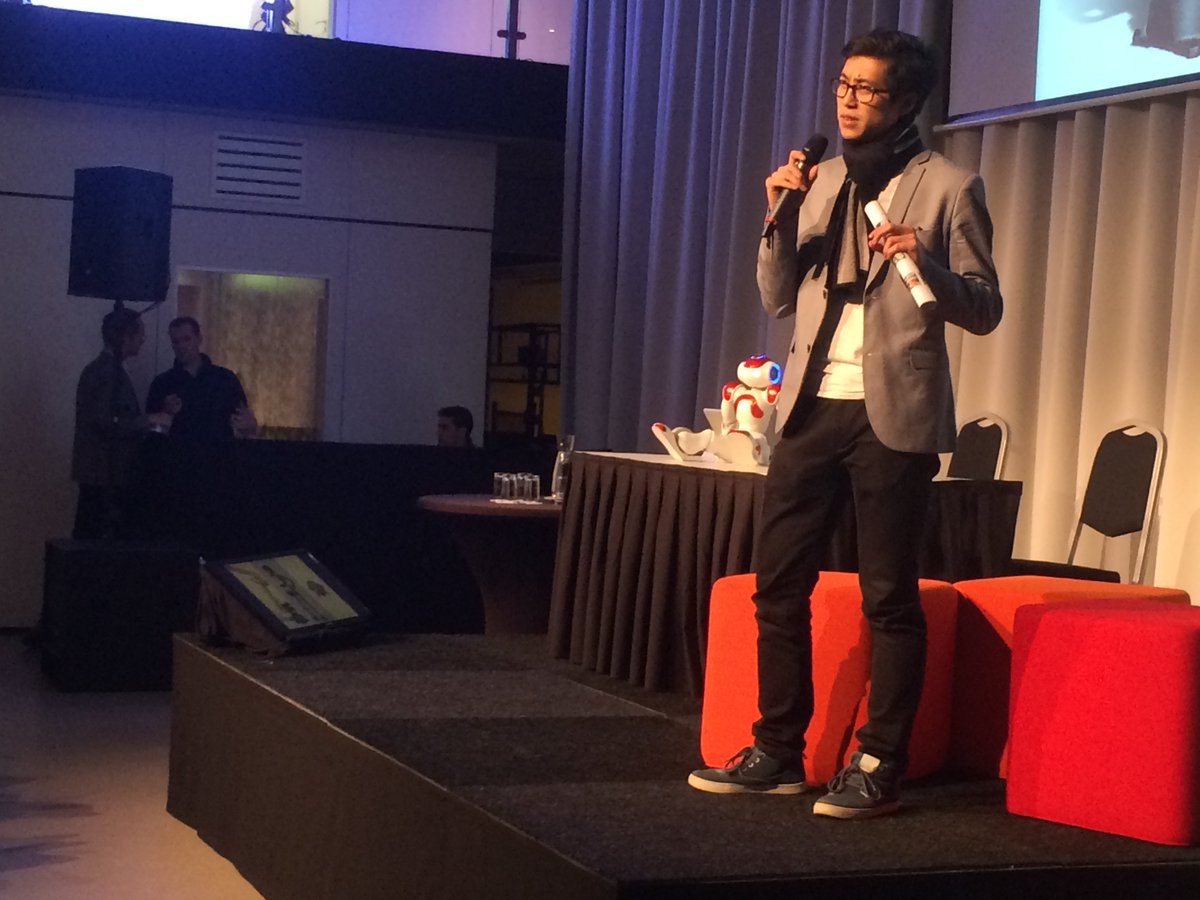 MobileDoctorsNL's tweet image. Tijdens het stemmen krijgen we een talk van Wang Long Li over social #robotia. @tinybotsNL