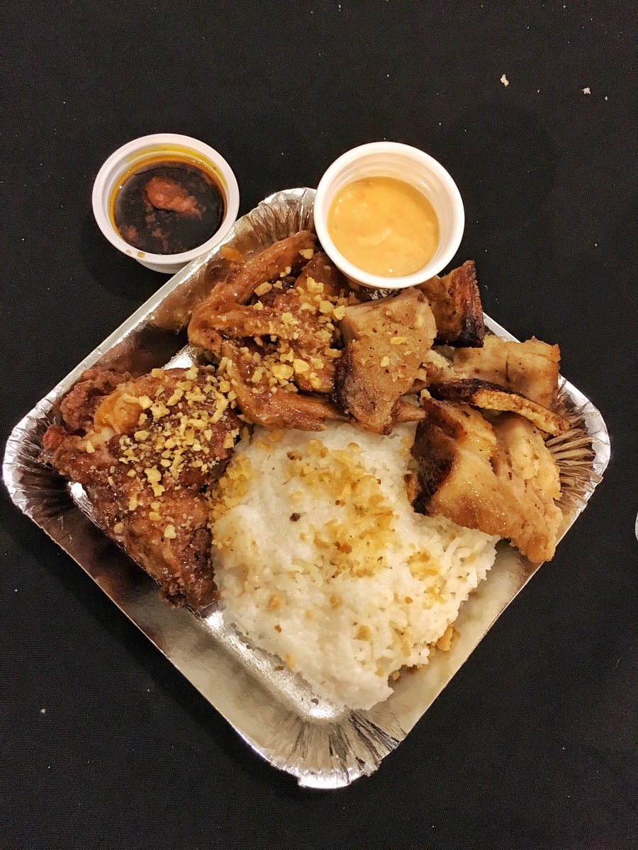 kimcnlpn's tweet photo. Foodtruuuuck 😊 #BagWings (@ Biggest Food Truck Festival @ McKinley West) https://t.co/wVkzV4VtUV https://t.co/5nRs5Zf5me