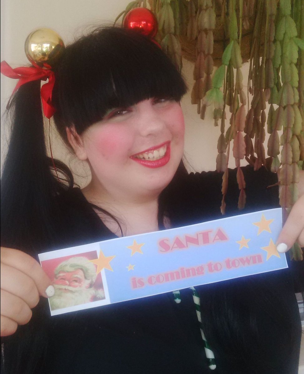 ring_a_rose's tweet image. @myddleearth. #11dec #simonstown #thebigturnon #craftbeer #christmasmarket #foodtrucks #Santaiscomingtotown