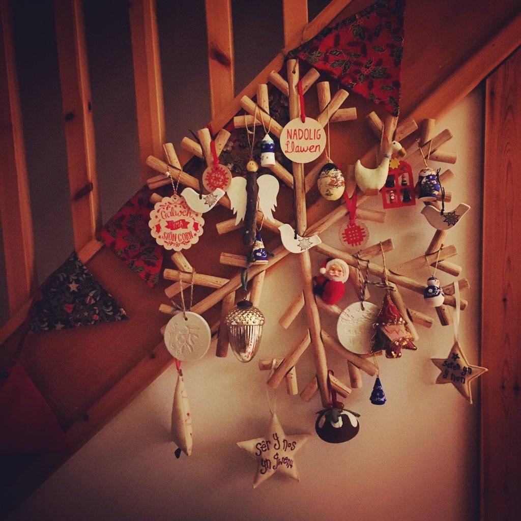 nomsan84's tweet photo. Pluen eira Dolig! Diolch @siopmedi! https://t.co/PMwwNqiQzs