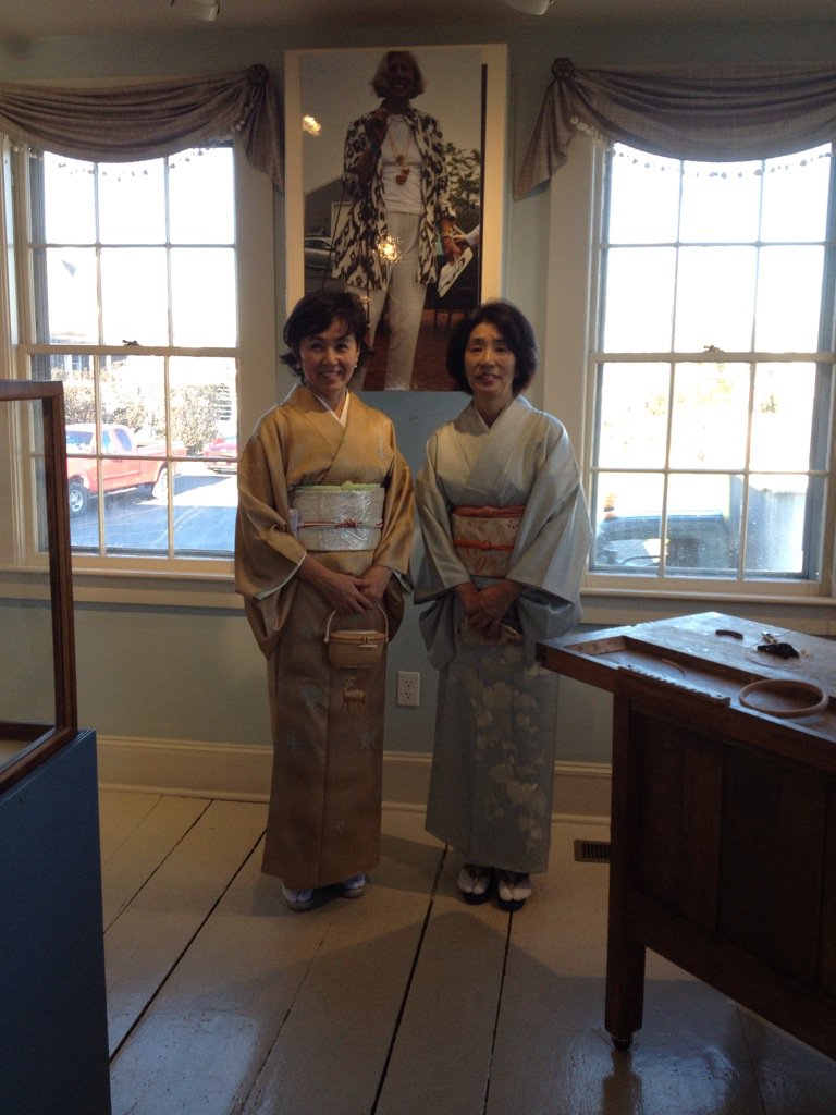 ackbasketmuseum's tweet photo. Akemi and Etsuko from Gray Mist Studio are here in the museum weaving. Stop by to learn more baskets in Japan. https://t.co/6ptwTFXOEB