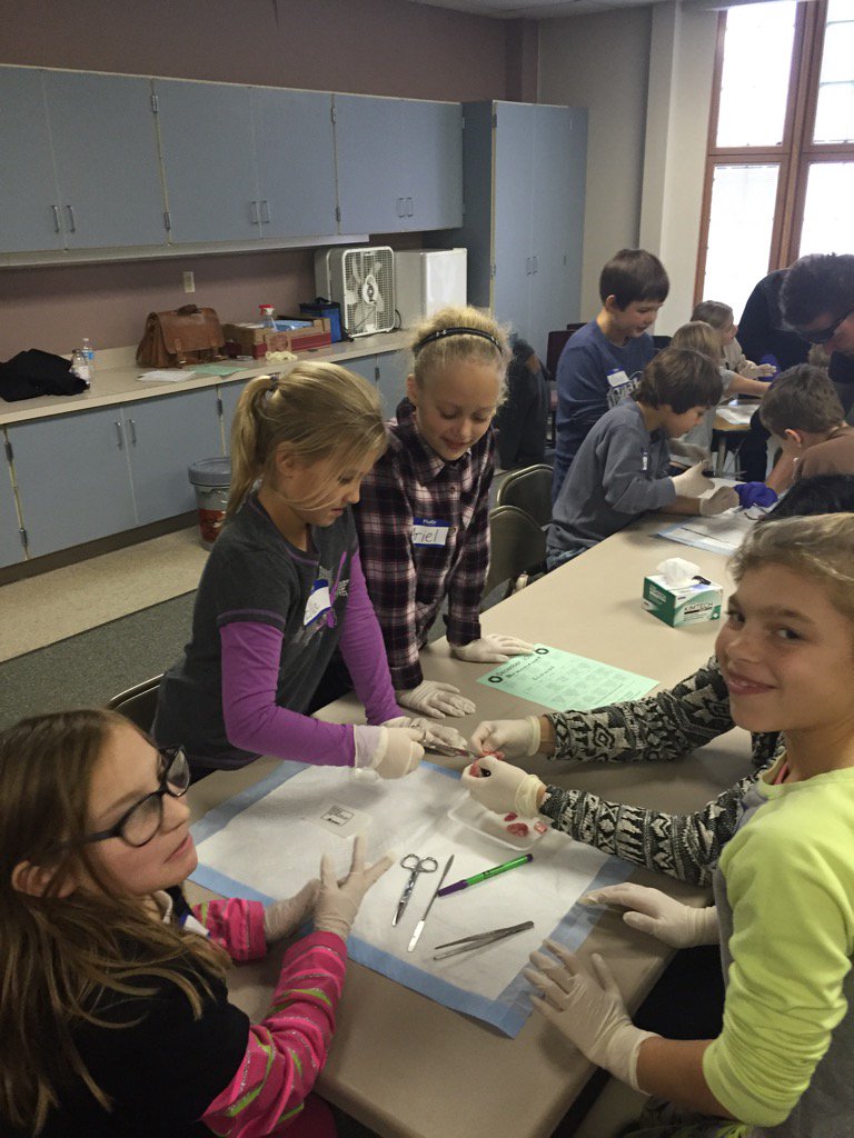 CGensinger's tweet photo. Eisenhower 4th graders dissect cow eyes in a real world science study.  Awesome! @zrozsa #wcsmission https://t.co/rDIb31KC2l