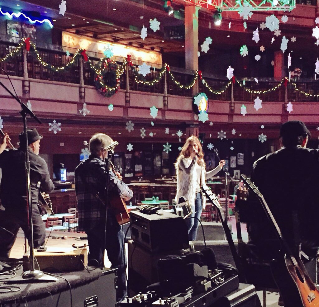 lyricord's tweet photo. A shot of our CEO rehearsing with guest star, Cassadee Pope, for the #NashNext finale last night. 🎶🙌🏼🎸🎵💚 https://t.co/Y2UlOPODnh
