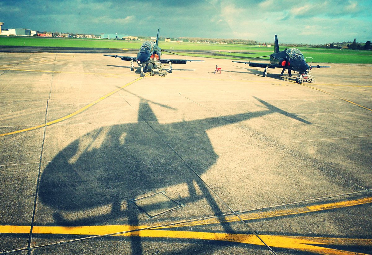 FromZeroToPro's tweet image. Taxiing on visit to the ROYAL NAVI Fleet Air Museum in Yeovilton / UK #r44 @helipaddyapp  #knowwheretoland