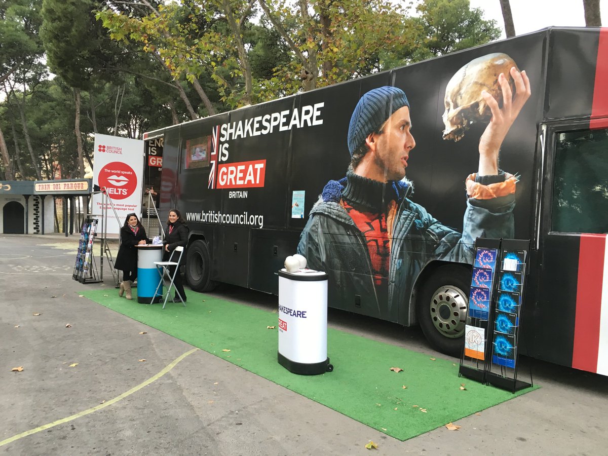 natalialzam's tweet photo. #ShakespeareBus in Zaragoza: https://t.co/0hucDPflWr https://t.co/SaHq73u5Zz